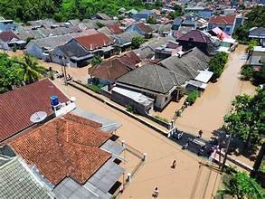 Banjir genangi permukiman, posko darurat dibuka di Bandar Lampung